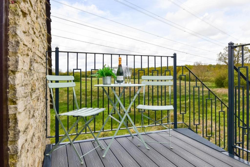 Appartamento The Lookout At Cloatley Meadow Hankerton Esterno foto