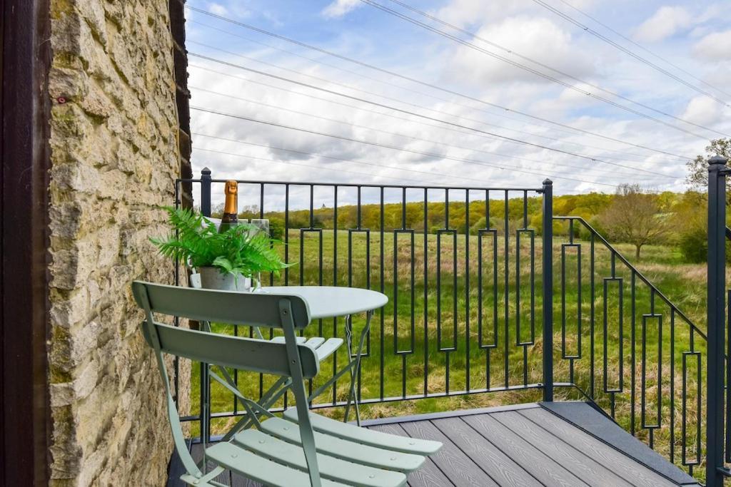 Appartamento The Lookout At Cloatley Meadow Hankerton Esterno foto